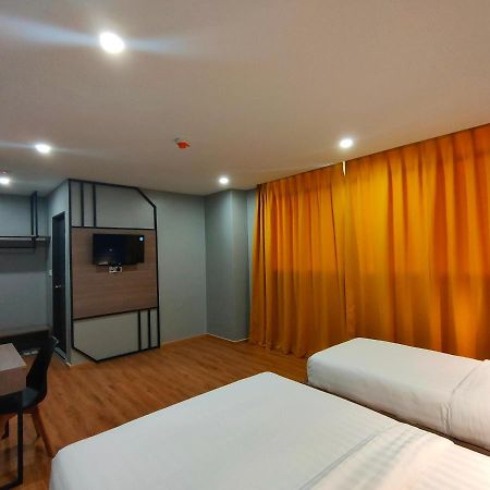 סמפורנה Uptown Hotel מראה חיצוני תמונה