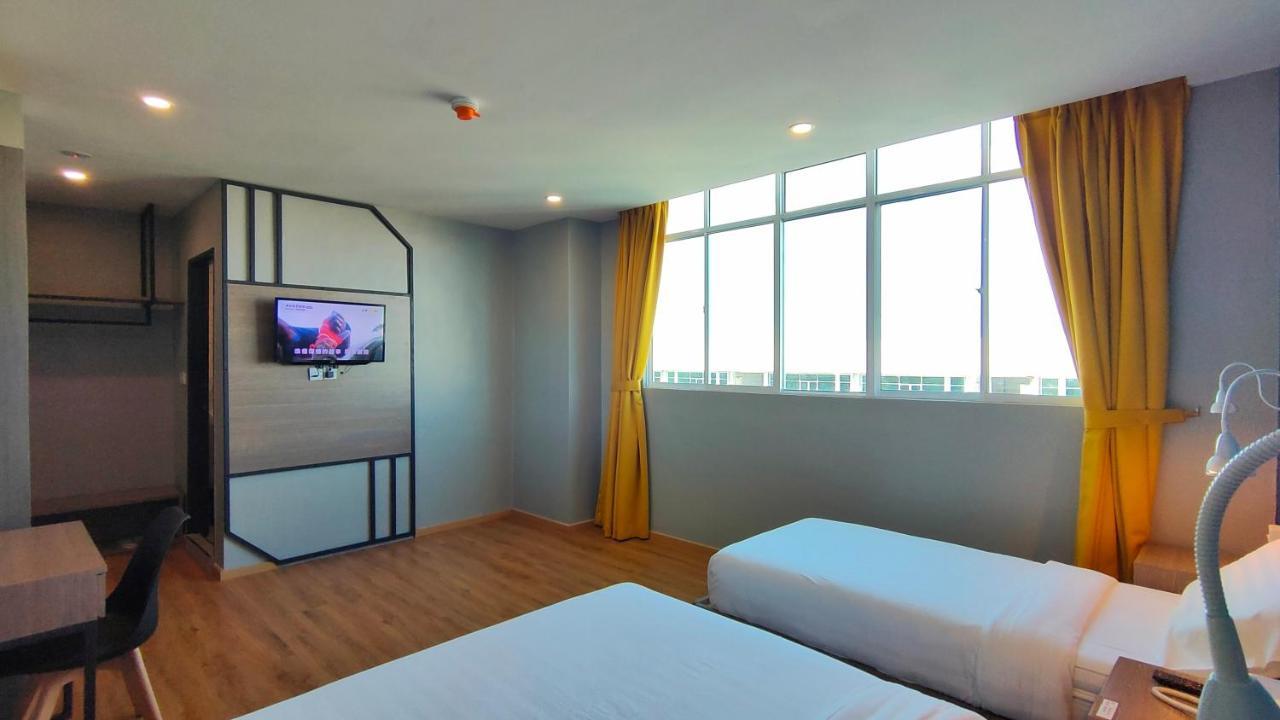 סמפורנה Uptown Hotel מראה חיצוני תמונה